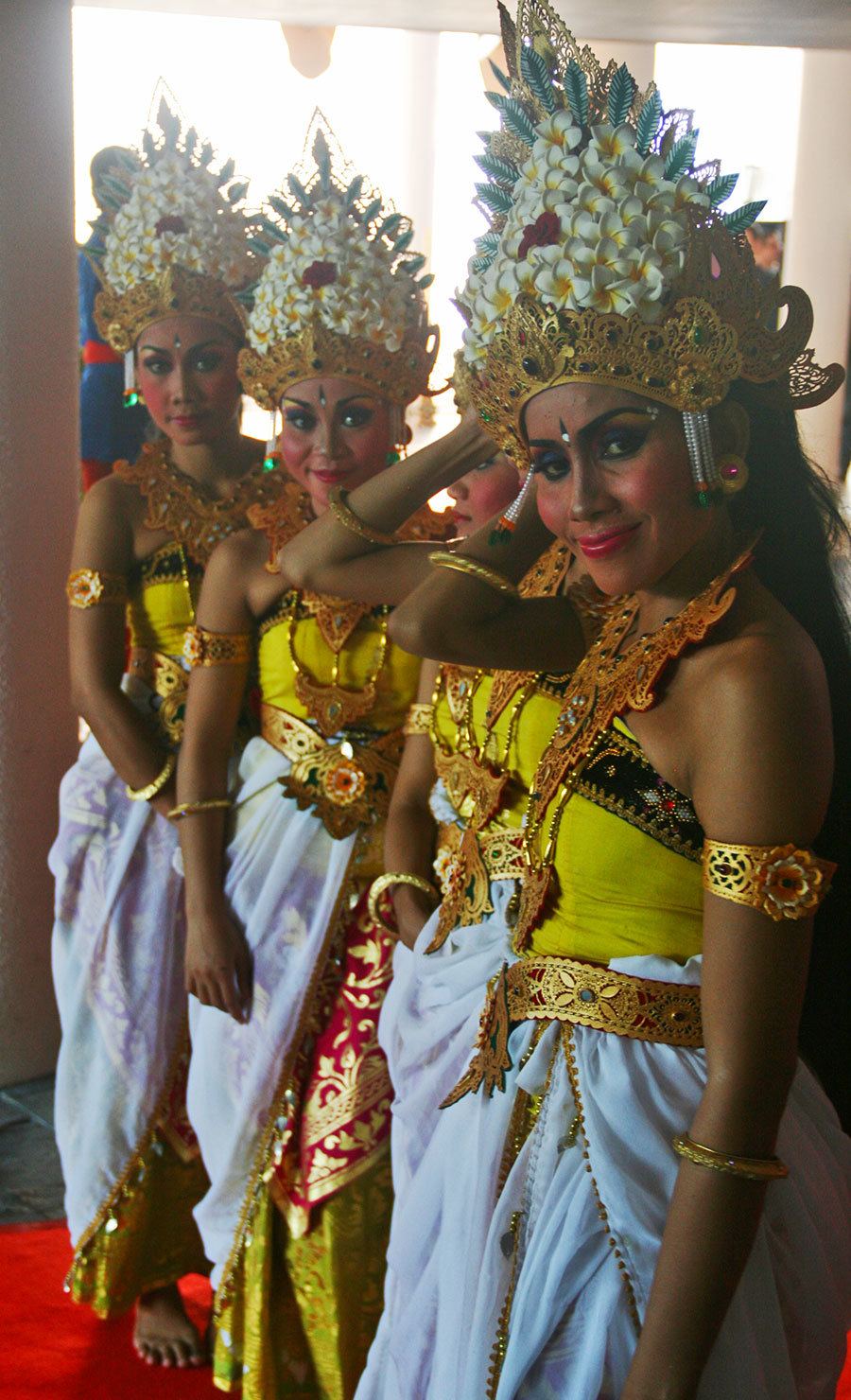 balinese-dancers